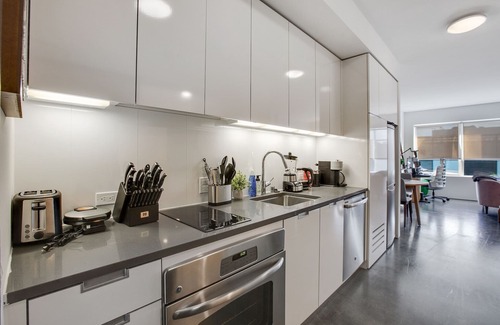 Downtown San Francisco Apartment | SoMa Studio w/Office by Anyplace - 10765