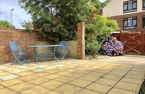 Portsmouth House | Somers House 4 bedroom house with small garden and allocated parking