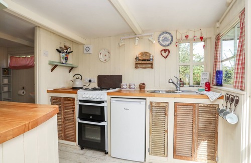 Rhyd-y-clafdy Cottage | SONGBIRD HIDEAWAY, romantic, character holiday cottage in Pwllheli