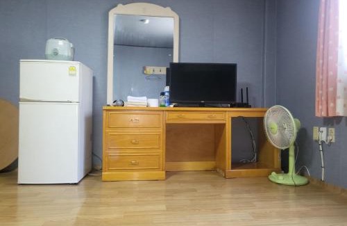 Seorak-dong Hotel | Songwol Park