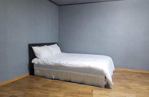 Seorak-dong Hotel | Songwol Park