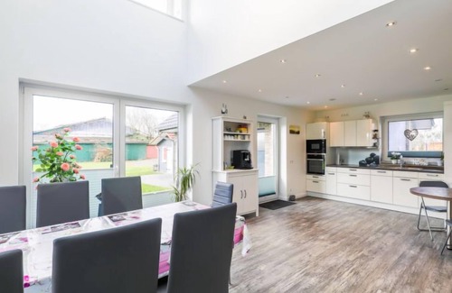 Wanna House | Sonnenschein by Interhome