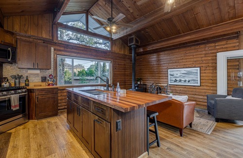 Fetters Hot Springs-Agua Caliente Cabin | Sonoma Wine Country Luxury Log Cabin