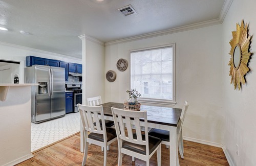 Norman House | SOONER SUITE - 5 Min From OU - Media Room & Fire Pit - 7 Guests