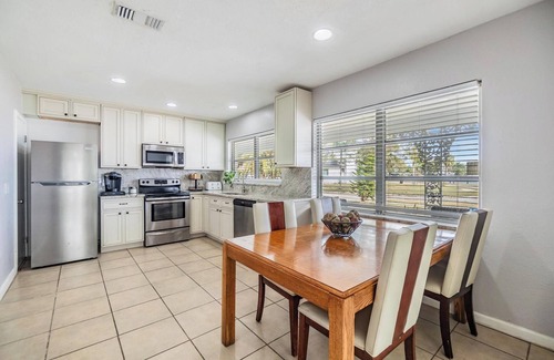 Bayou Shores House | Soothing townhome with PRIVATE DOCK & KAYAKS in St. Petersburg