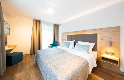 Wessling Hotel | Sopherl am See - Frühstück auf der Seeterrasse, sehr ruhig und wunderschön am See, 3 Minuten nach Oberpfaffenhofen, viele Radtouren, Restaurants & Cafes in der Umgebung