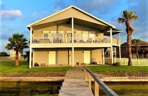 Port Mansfield House | Sophisticated, Beautiful Home! 3 BDRM/2 BATH. Private Fishing Pier.