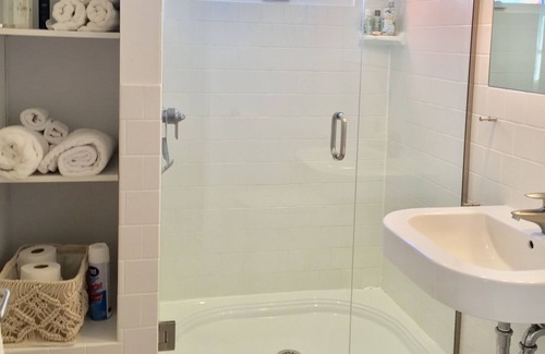 West Stockbridge House | Sophisticated & Comfortable Stockbridge Retreat A+ Location Modern Amenities