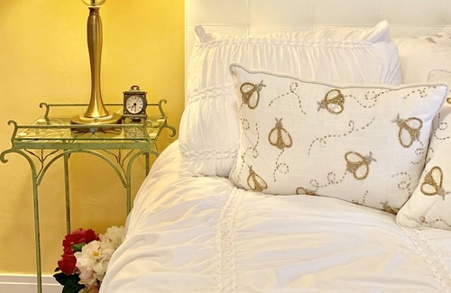 West Stockbridge House | Sophisticated & Comfortable Stockbridge Retreat A+ Location Modern Amenities