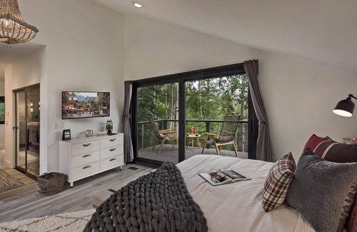 Highland Meadows House | Sophisticated + Hot Tub + Close to Skiing - Chalet Inverness