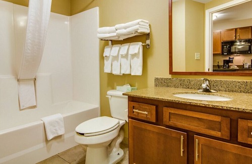 Arlington House | Sophisticated Room w/ Cozy Ambiance! Pet-Friendly
