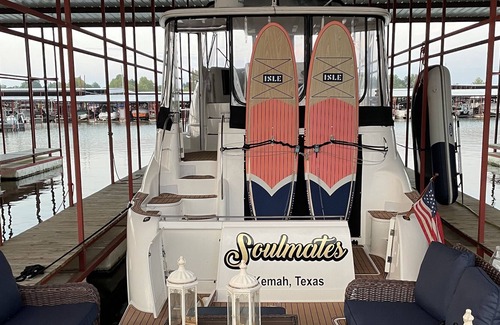 Eufaula Boat Rental | “Soulmates” Meridian Yacht located on Lake Eufaula, OK