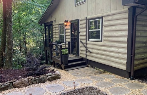 Otto House | Sound of Rushing RAPIDS/Private wooded location/Hiking Trail/Hot Tub