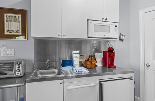Morehead City Apartment | Sound Side Studio Apartment with Boat Slip! (Bridgeview on Broad)