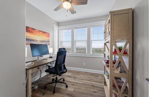 Avon House | Soundfront 10BR/11BA home - Prime windsports access, private pool, hot tub ★