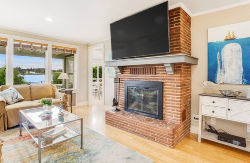 Poulsbo House | Soundfront, Dog-Friendly Home w/ Free WiFi, Firepits, & Four Kayaks