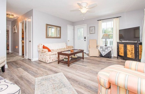 Gulf Breeze House | Soundside Vibes, w/private Beach access & Pool!