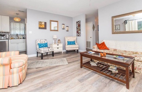 Gulf Breeze House | Soundside Vibes, w/private Beach access & Pool!