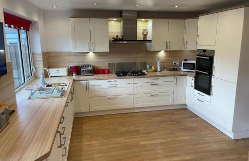 Lytham St. Anne's House | 'Sounion' - Fabulous, spacious modern house with large private garden in Leafy Lytham