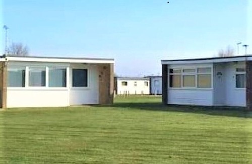 Great Yarmouth Ski Chalet | South Facing Chalet - 5 minutes walk to beach, near Norfolk Broads & Gt Yarmouth