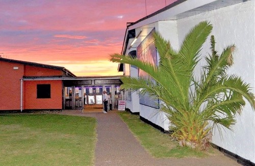 Great Yarmouth Ski Chalet | South Facing Chalet - 5 minutes walk to beach, near Norfolk Broads & Gt Yarmouth