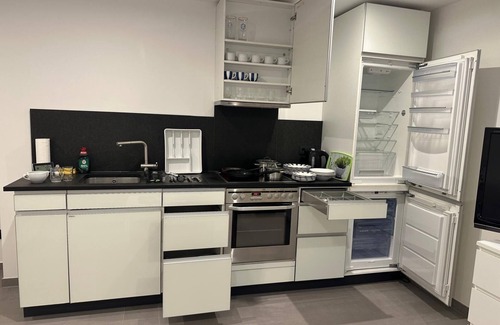 Industriebezirk Apartment | Souterrain Wohnung in Exklusiver Villa Nähe Nymphenburger Schlosspark