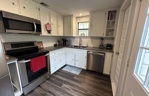 Austin House | South Austin Cottage with High-Speed Fiber Internet