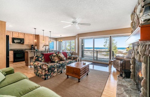 Glen Arbor Apartment | South Beach 26