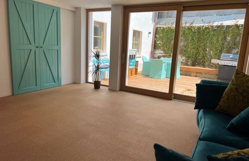 Schaffhausen Apartment | South Beach Apartment 10km Rainfall