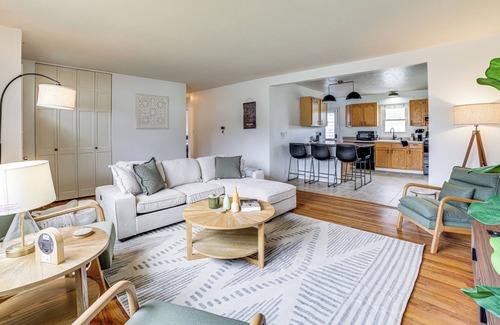 South Bend House | South Bend Home < 2 Mi to Notre Dame Stadium!