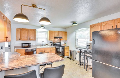 South Bend House | South Bend Home < 2 Mi to Notre Dame Stadium!