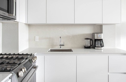 Telegraph Hill Apartment | South Boston 2BR w/ W/D, steps from Carson & M St. Beach by Blueground