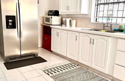 Maxwell Apartment | South Coast Private- On The Beach