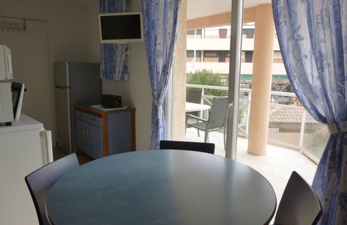 Valras-Plage Apartment | SOUTH-FACING 1ST FLOOR APARTMENT, NEAR BEACH, WITH TERRACE, PRIVATE PARKING