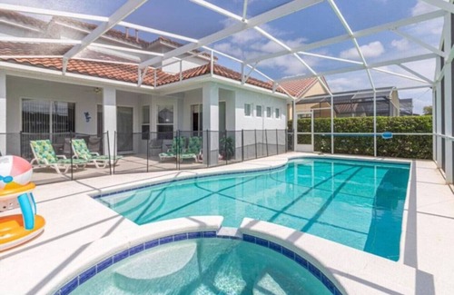 Tuscan Hills Apartment | South Facing 6 bedroom private pool home