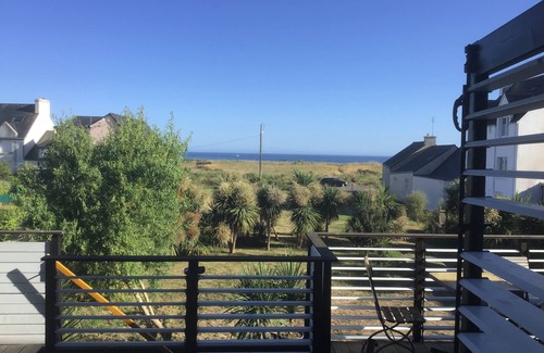 Treffiagat House | South-facing house facing the ocean