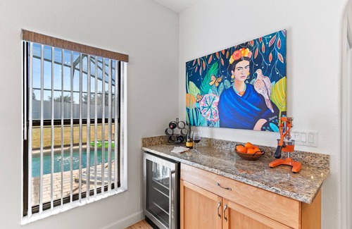 Four Corners House | South Facing, Private & Quiet: 6 miles to Disney!