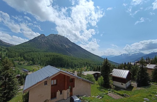 Montgenevre Apartment | South-facing studio with balcony, 200m from slopes and shops, pets allowed