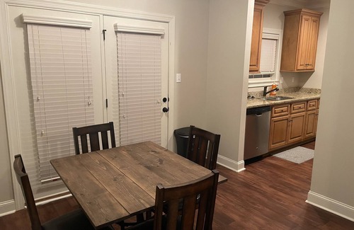 Huntsville House | South Huntsville Retreat 3 bath 2 1/2 bath