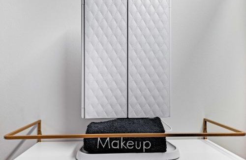 The Loop Apartment | South Loop Rooftop With In and Out Parking 2