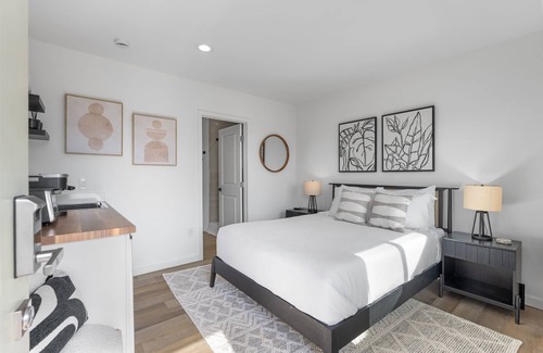 South Oceanside Hotel | South Oceanside Bungalow 4 - Deluxe Queen Studio + Patio