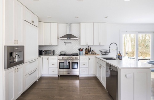 Water Mill House | South of the highway, walking distance to town.