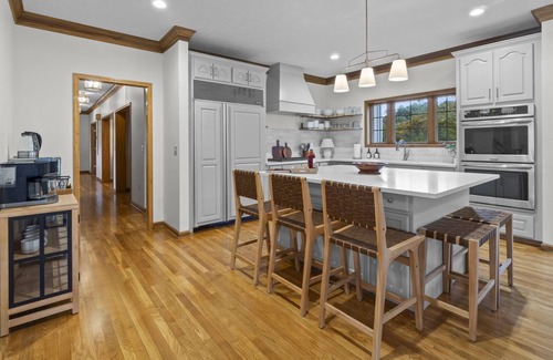 Cobden House | South Pass Hideaway 4BDRM - 2 King, 1 Queen, 2 Full Beds on Shawnee Wine Trail