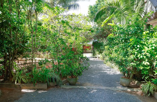 Kathaluwa Villa | South Point Surf House - Whole Villa 5 Bedrooms (Sleeps 14)