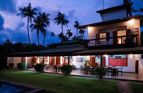 Kathaluwa Villa | South Point Surf House - Whole Villa 5 Bedrooms (Sleeps 14)