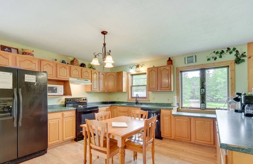 South Range House | South Range Home - 6 Mi to Lake Superior!