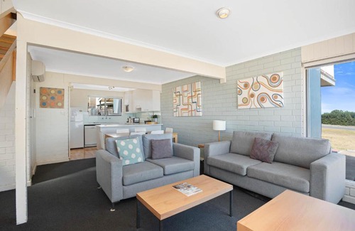 Port Elliot House | South Seas 1 Beachfront Villa Walk everywhere