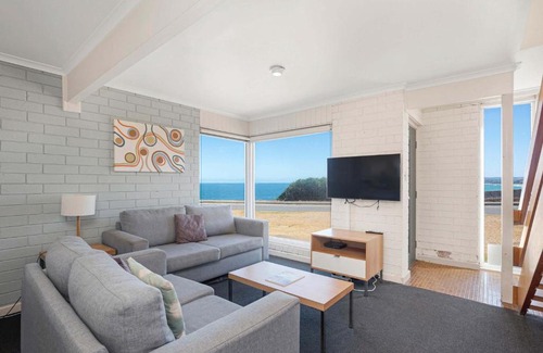 Port Elliot House | South Seas 1 Beachfront Villa Walk everywhere