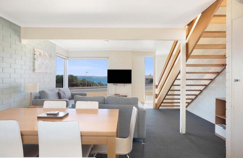 Port Elliot House | South Seas 1 Beachfront Villa Walk everywhere