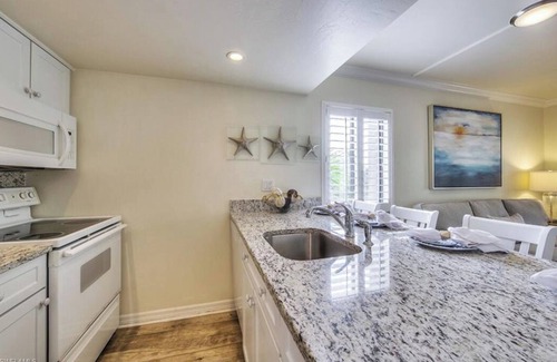 Captiva Condo | South Seas Villa, RARE Washer Dryer in UNIT Newly Renovated-MONTHLY ONLY